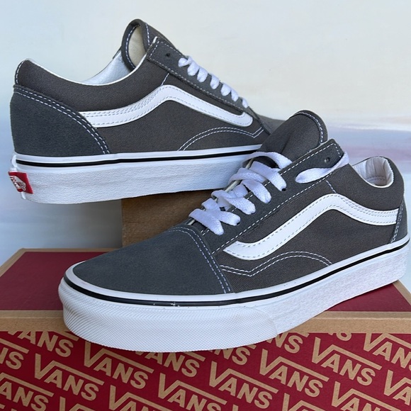 Vans WMNS Old Skool
Pewter/True White
VN0A4BV5195
Sneakers - Picture 8 of 16